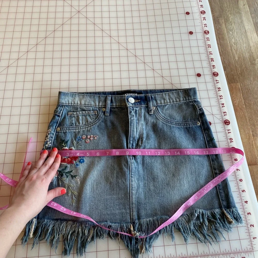Express size 4 red white and blue floral embroidered denim distressed mini skirt